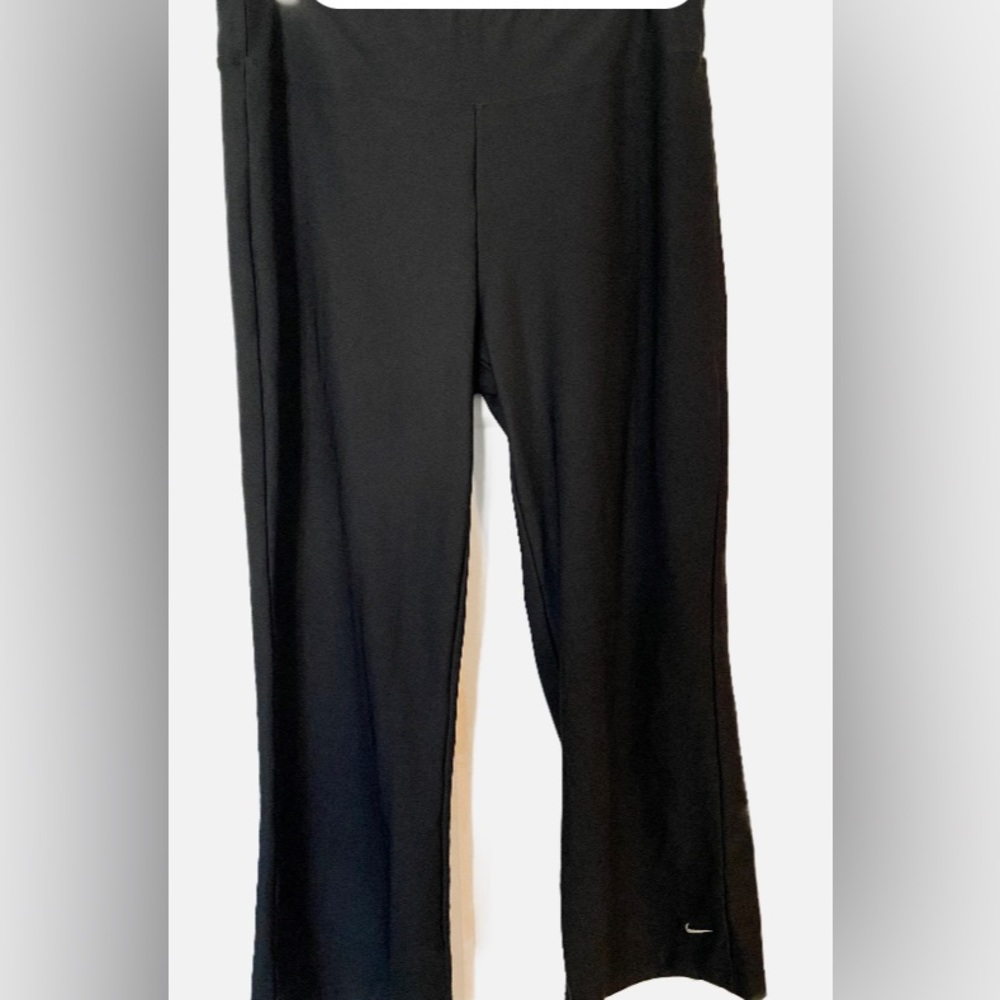 Nike‎ Women’s Dryfit Crop Pants.. Black Size M
